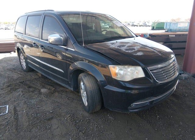 2011 CHRYSLER Town and Country