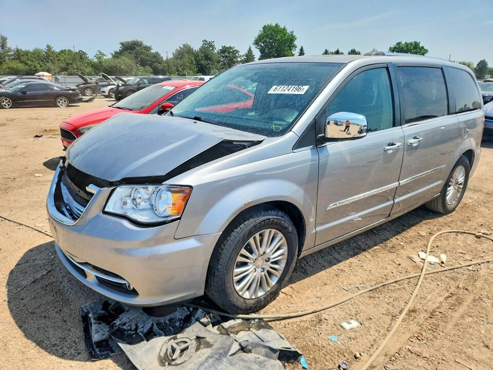 2016 CHRYSLER Town and Country