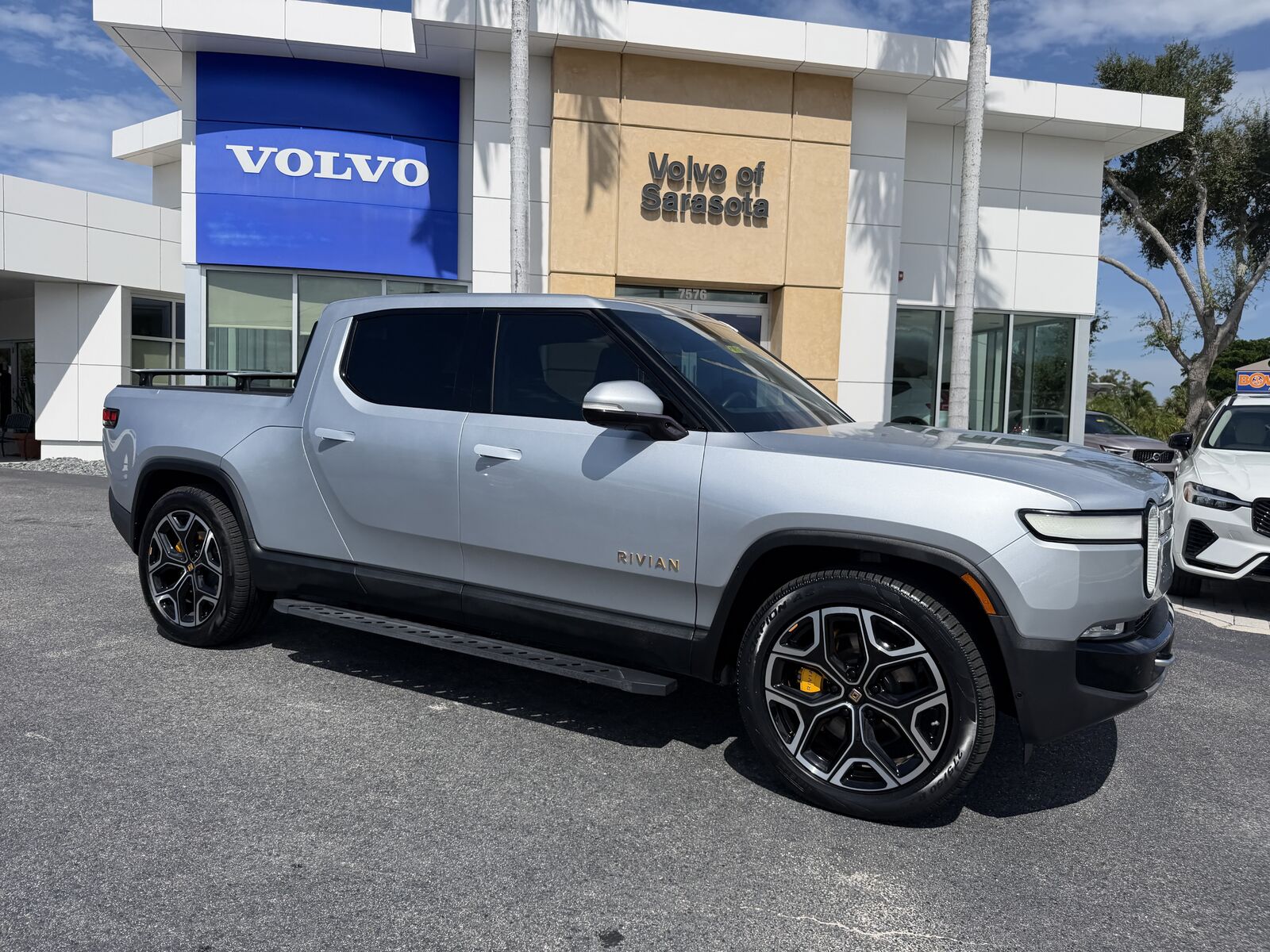 2023 RIVIAN R1T