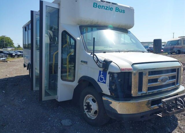2011 FORD E-450