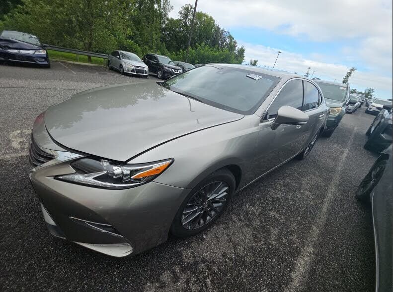 2018 LEXUS ES