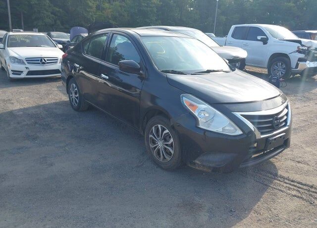 2015 NISSAN Versa