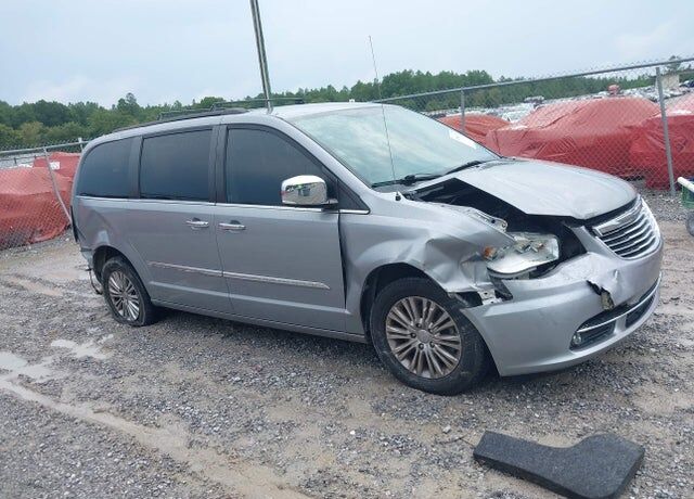 2015 CHRYSLER Town and Country