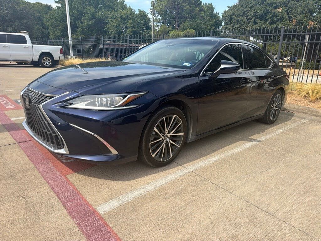 2025 LEXUS ES