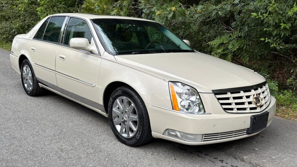 2011 CADILLAC DTS