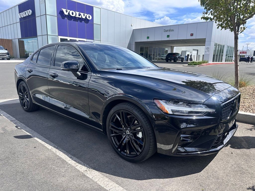 2024 VOLVO S60