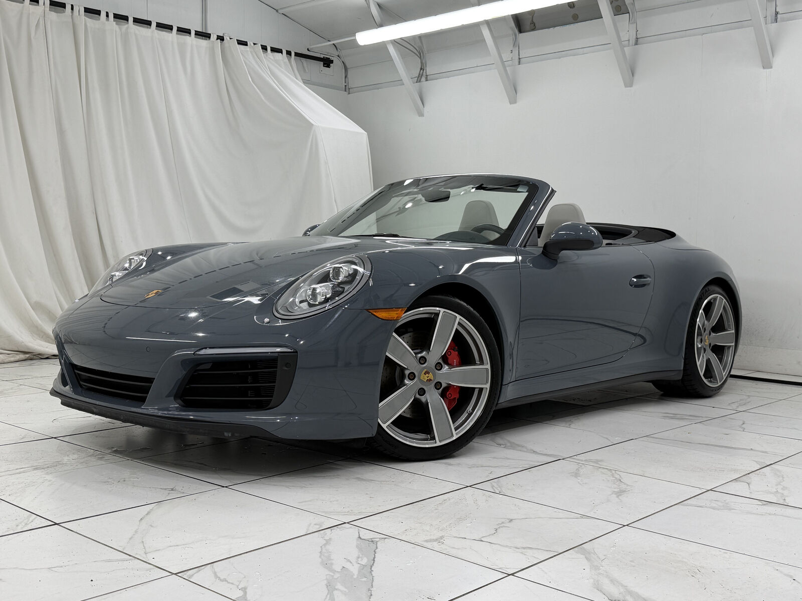 2017 PORSCHE 911