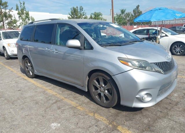 2017 TOYOTA Sienna