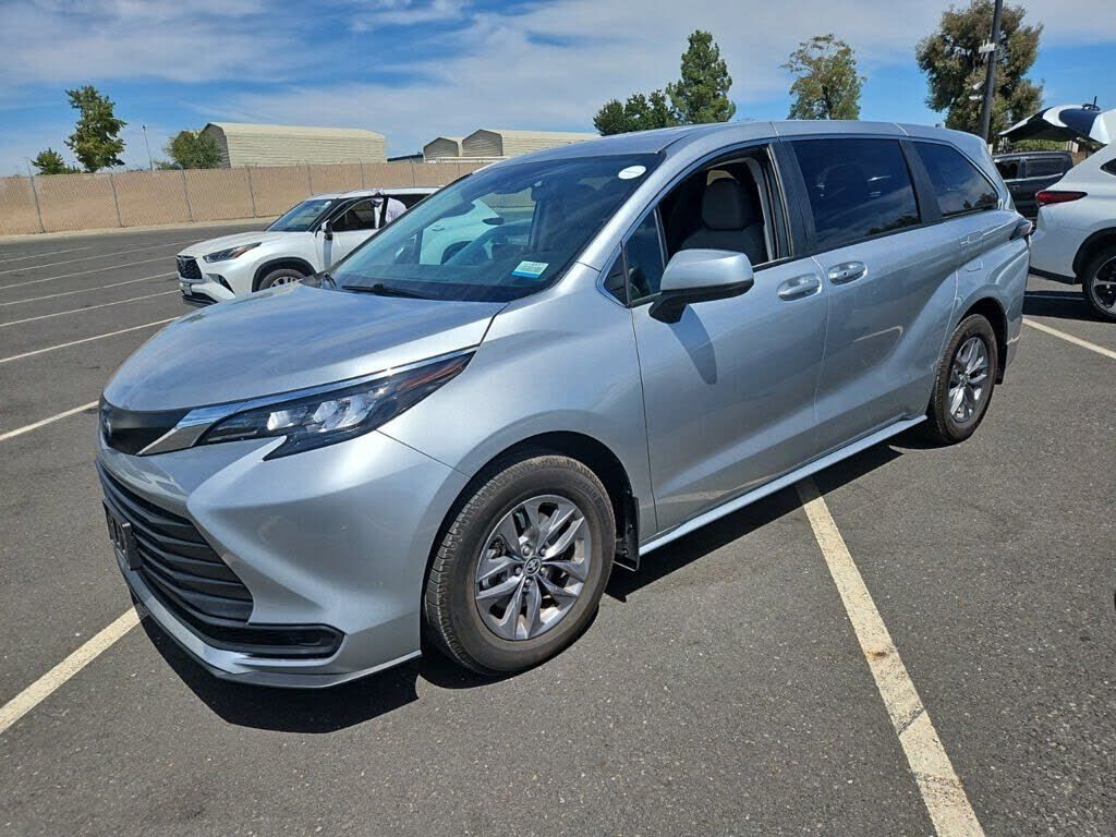 2024 TOYOTA Sienna