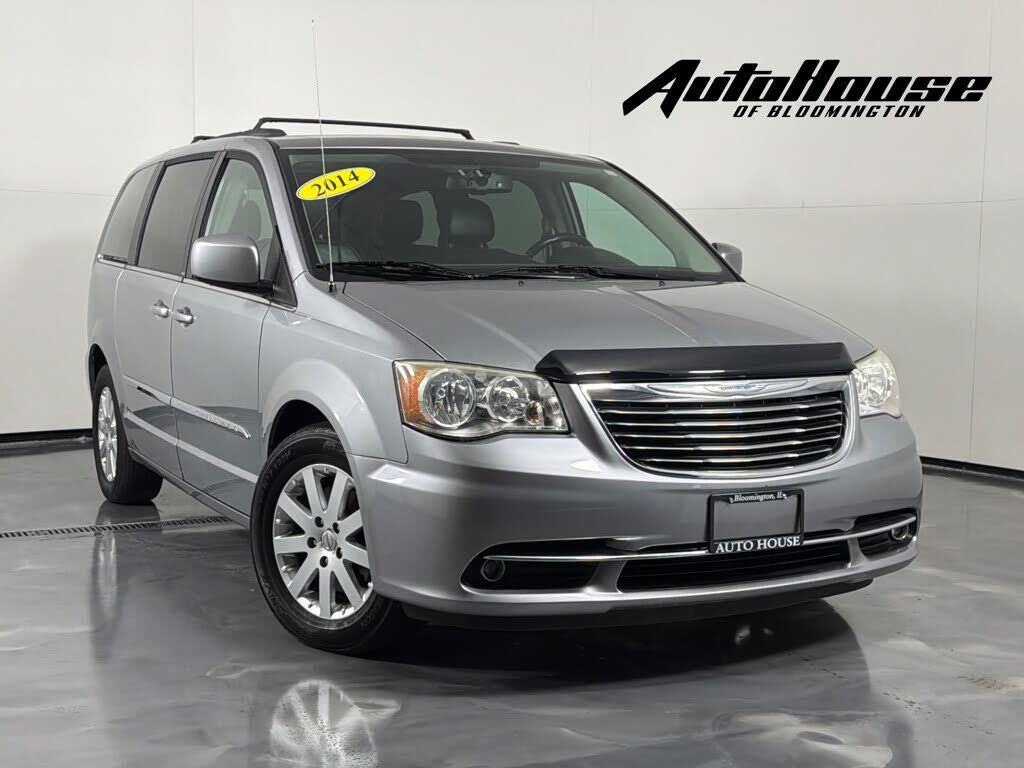 2014 CHRYSLER Town and Country