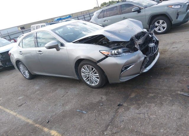 2016 LEXUS ES