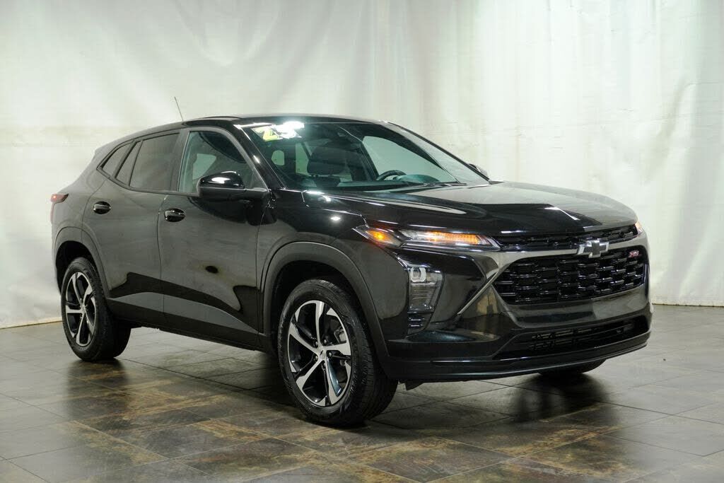 2025 CHEVROLET Trax