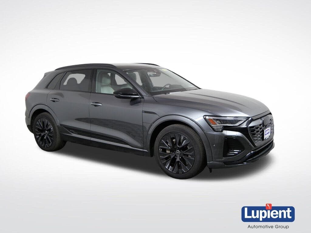 2024 AUDI Q8