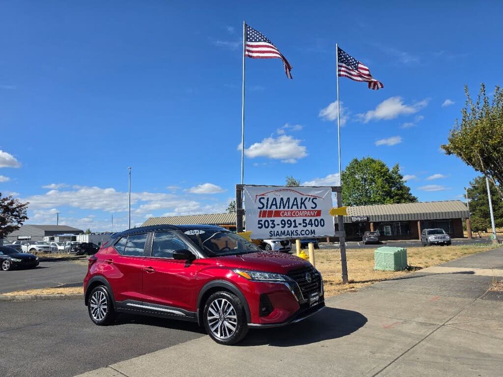 2021 NISSAN Kicks
