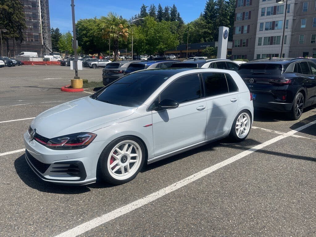2021 VOLKSWAGEN Golf GTI