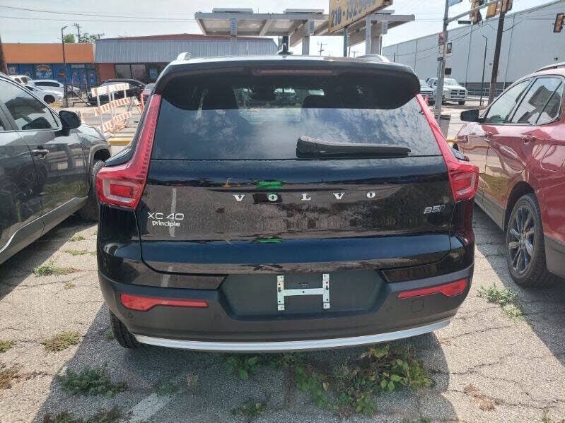2023 VOLVO XC40