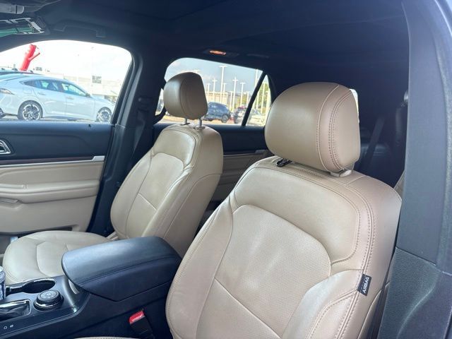 2017 FORD Explorer