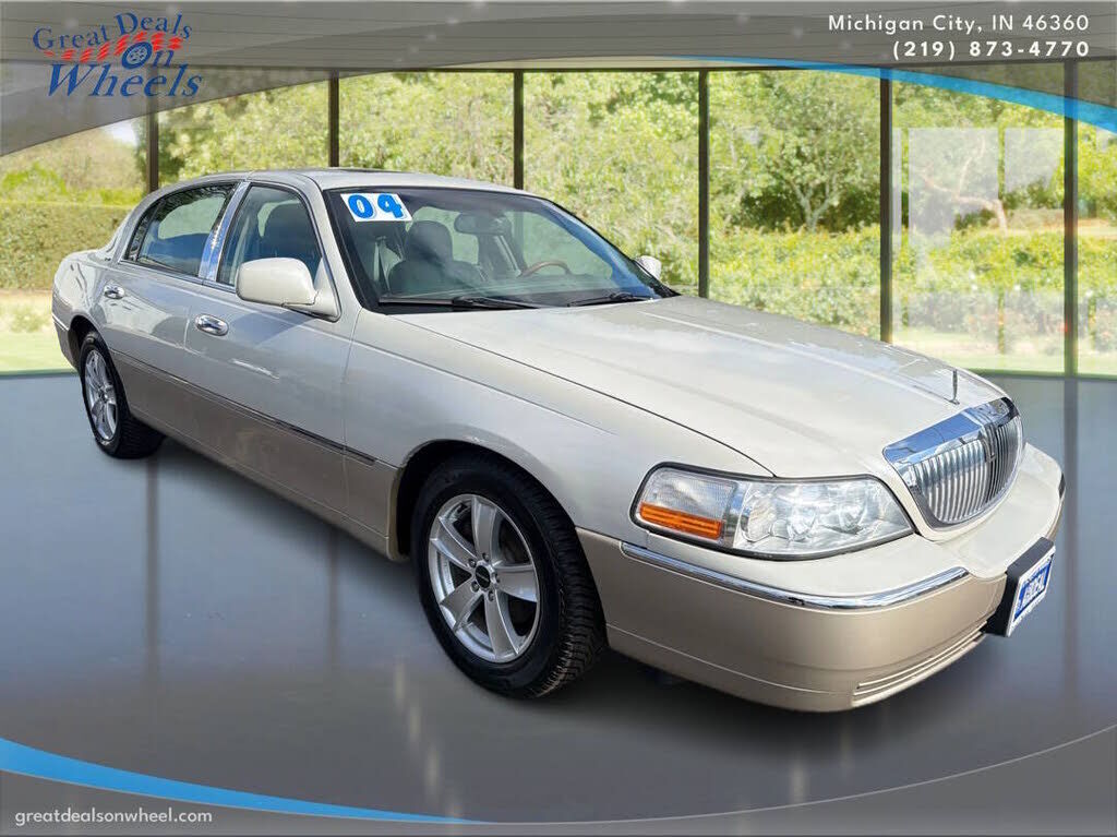 2004 LINCOLN Town Car