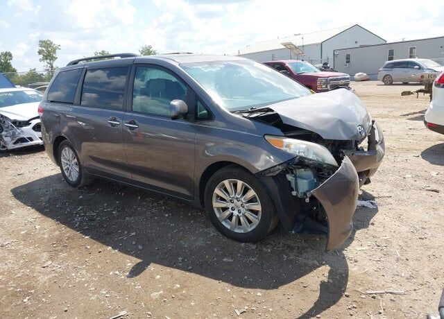 2011 TOYOTA Sienna