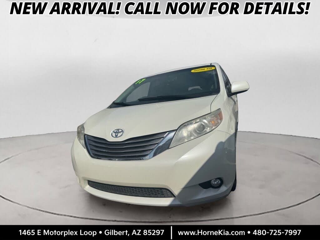 2017 TOYOTA Sienna