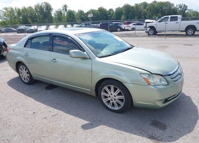 2005 TOYOTA Avalon