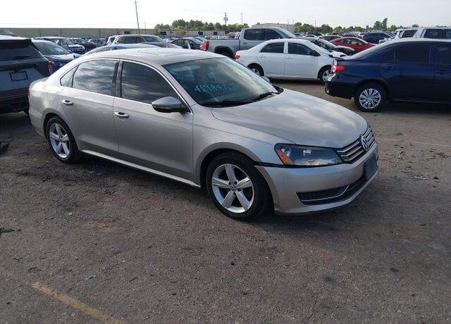 2012 VOLKSWAGEN Passat