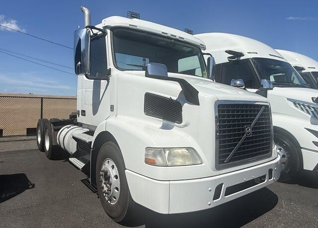 2015 VOLVO TRUCK VNM