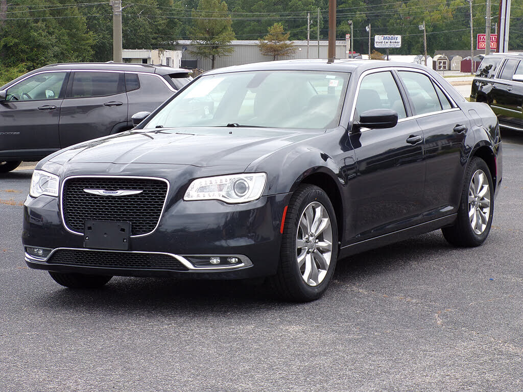 2019 CHRYSLER 300
