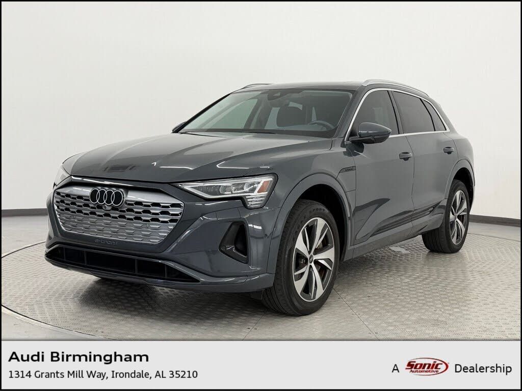 2024 AUDI Q8