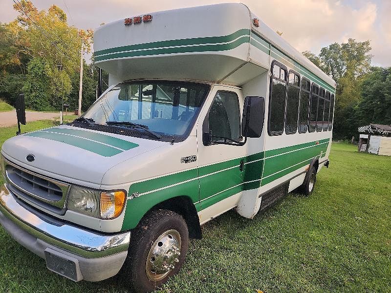 2001 FORD E-450
