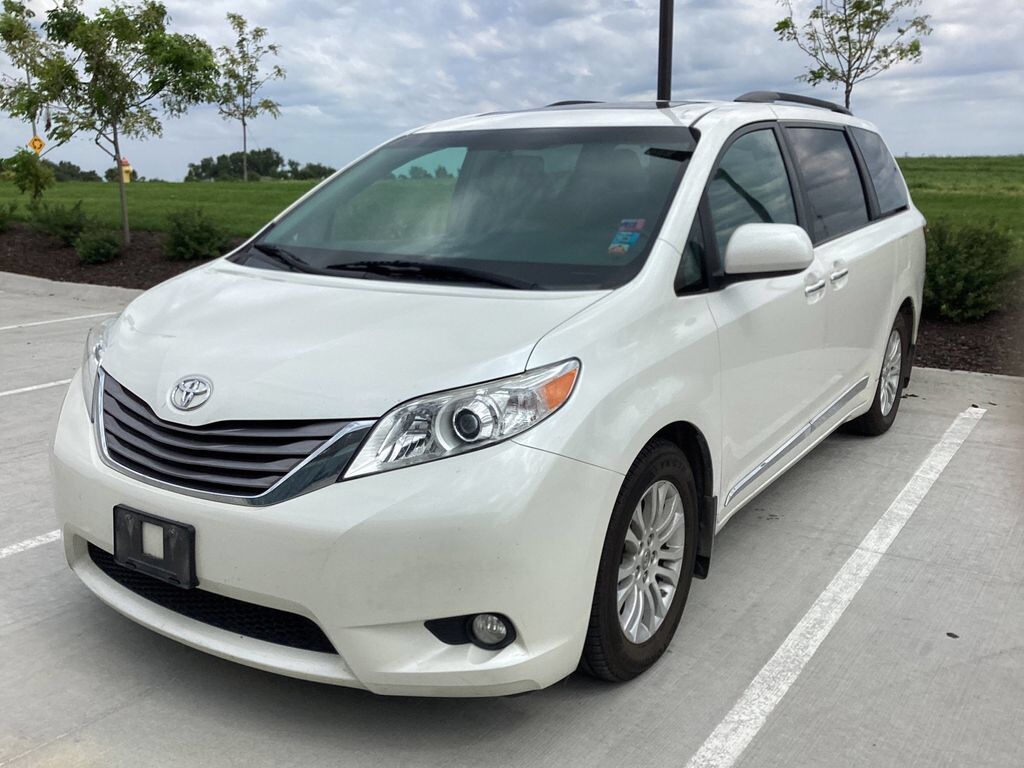 2015 TOYOTA Sienna