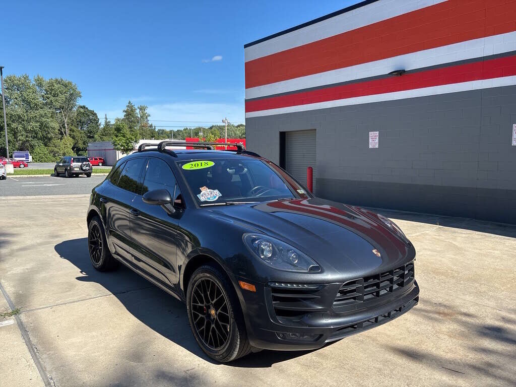 2018 PORSCHE Macan