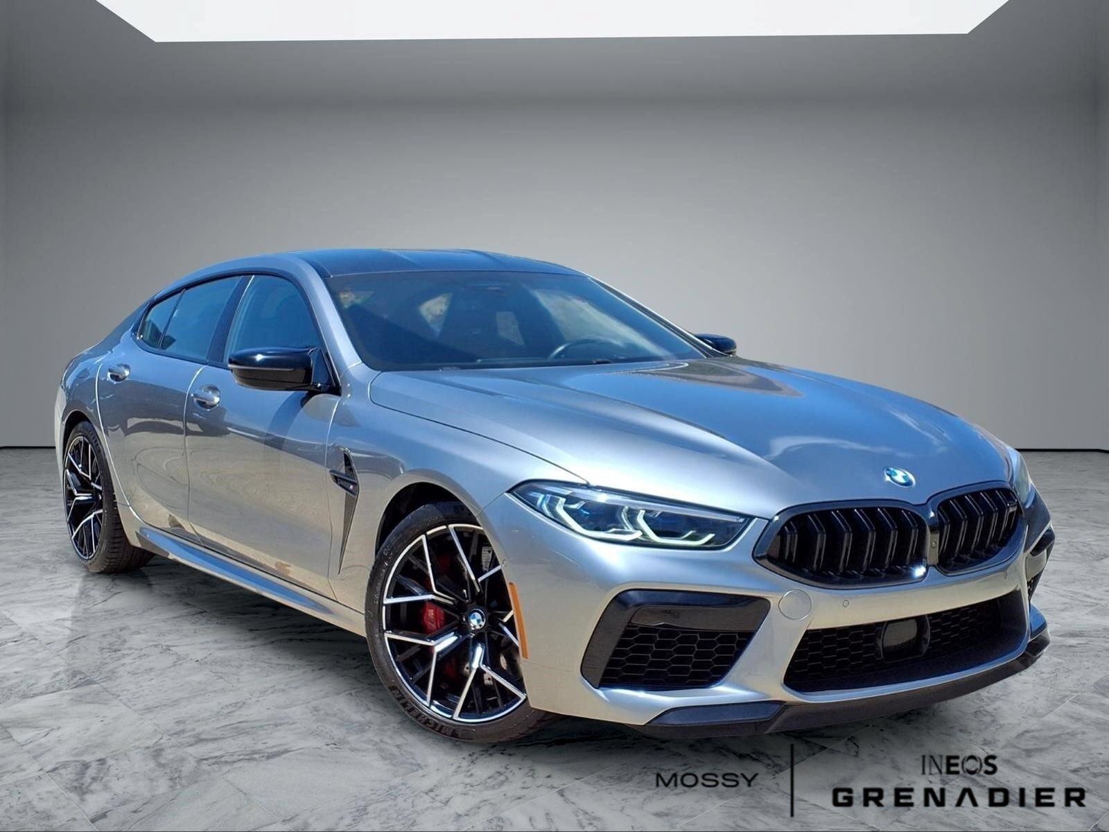 2022 BMW M8