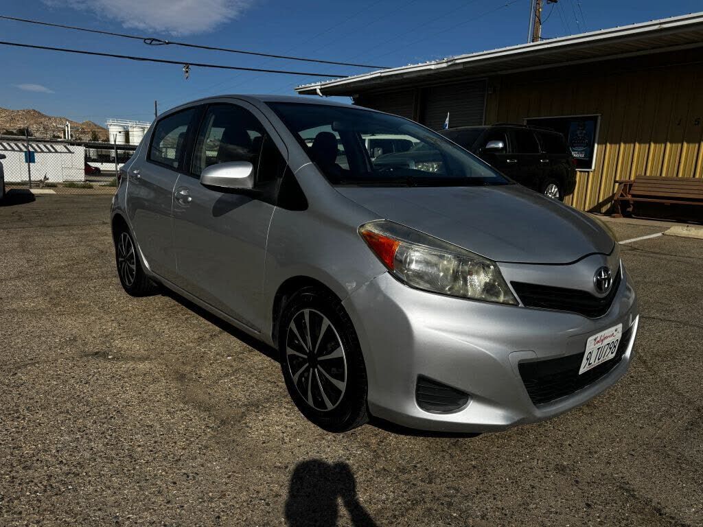 2012 TOYOTA Yaris