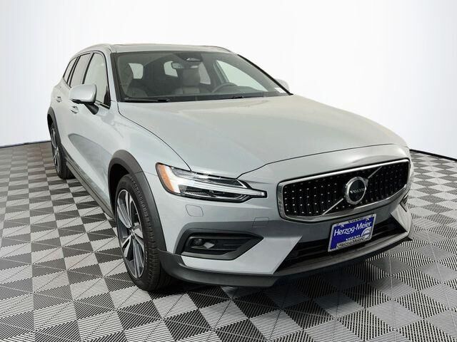 2026 VOLVO V60CC