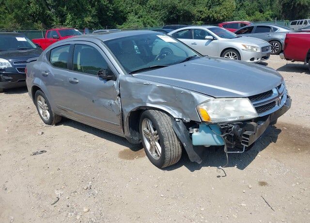 2013 DODGE Avenger