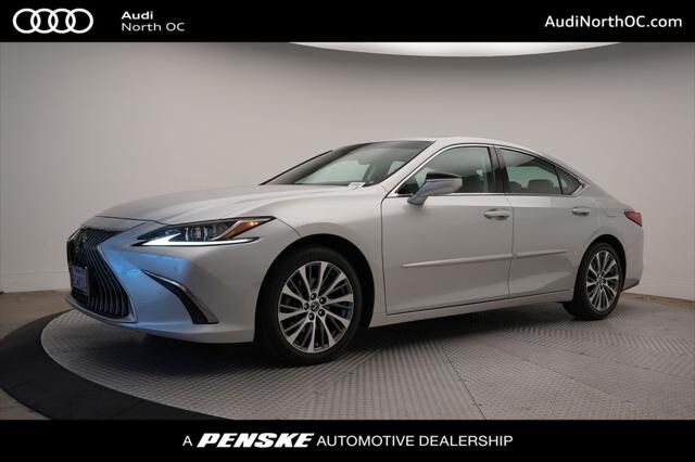 2019 LEXUS ES