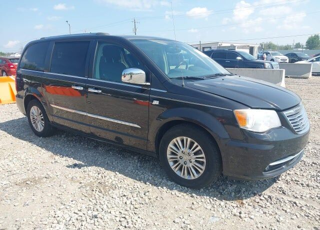 2014 CHRYSLER Town and Country