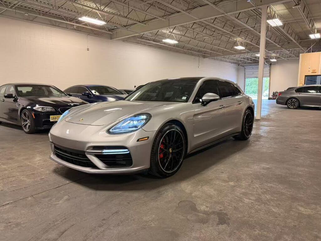 2018 PORSCHE Panamera