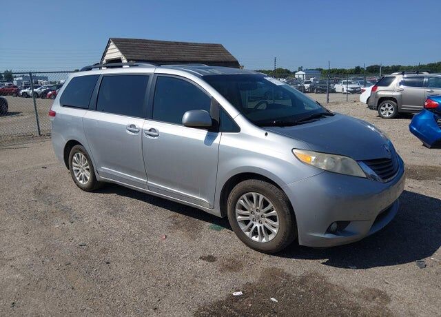 2012 TOYOTA Sienna