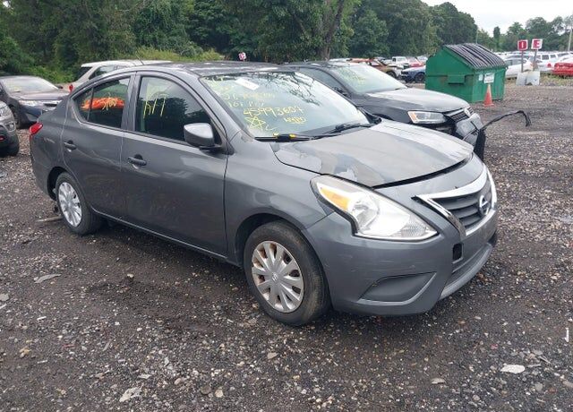 2017 NISSAN Versa