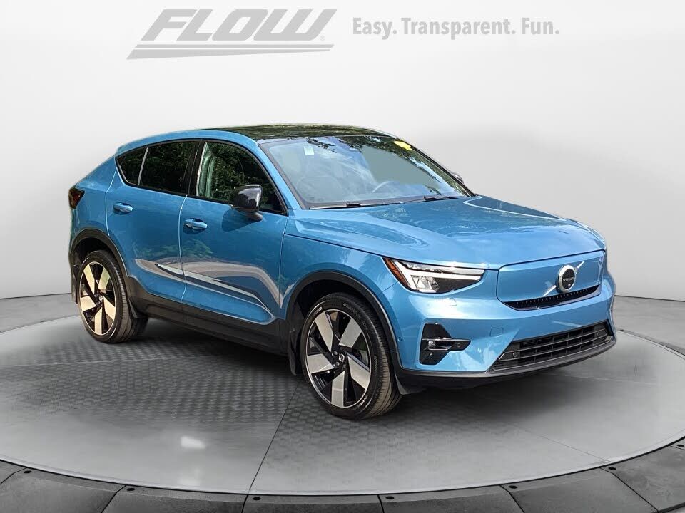 2023 VOLVO C40