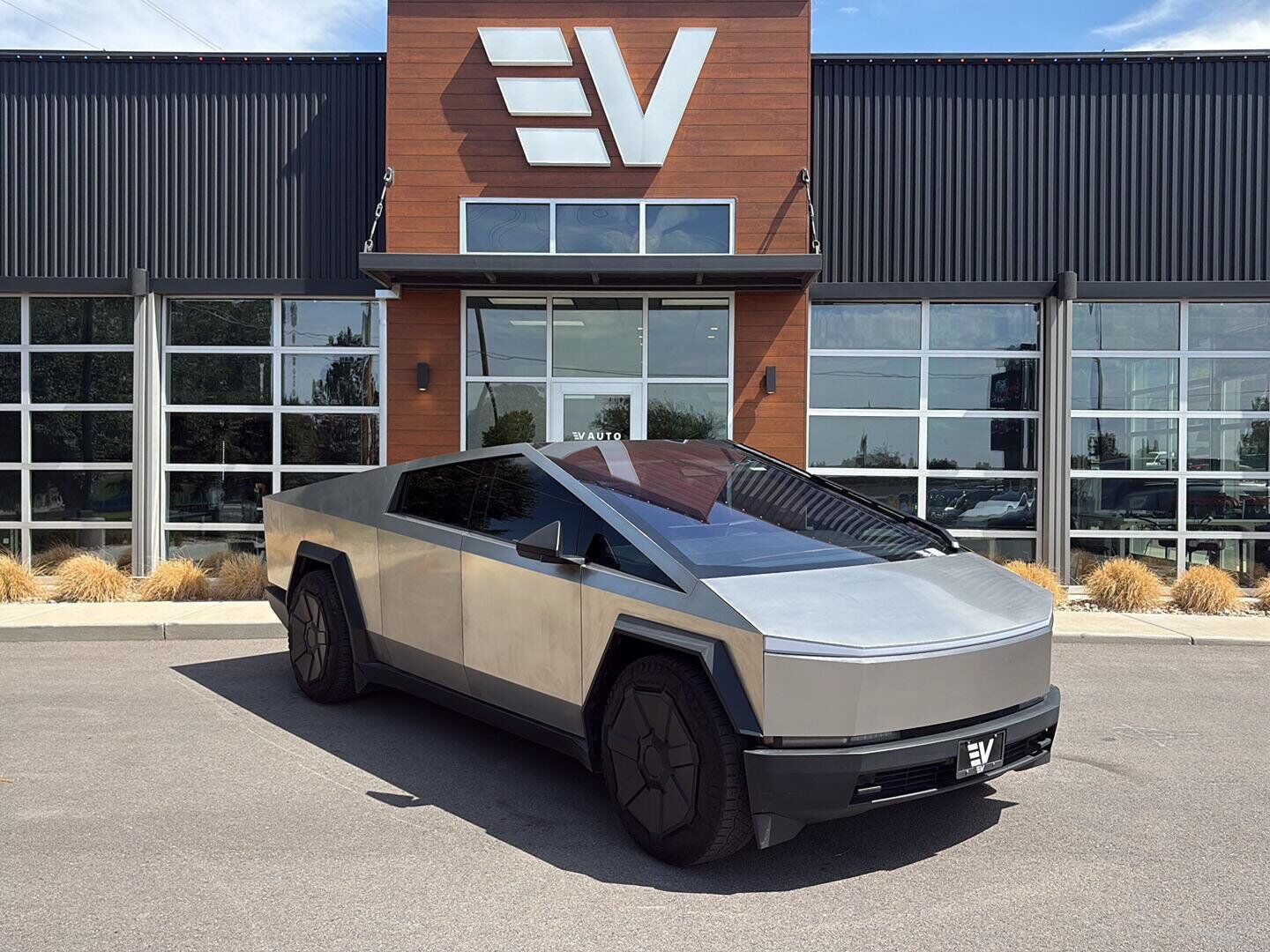 2024 TESLA Cybertruck