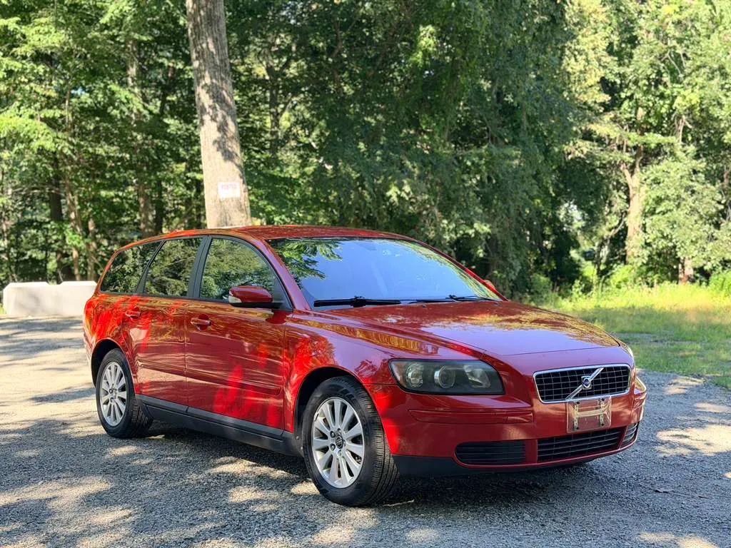 2005 VOLVO V50