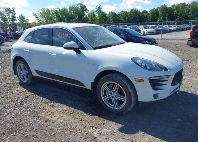 2017 PORSCHE Macan