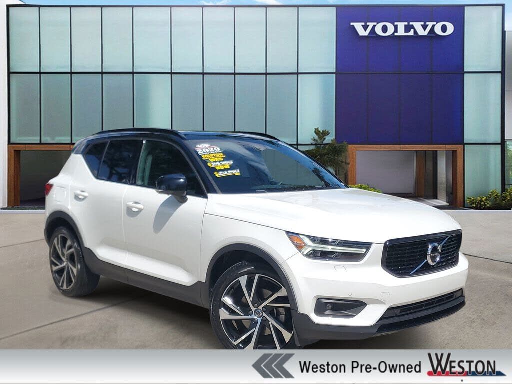2020 VOLVO XC40