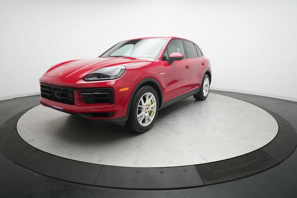2025 PORSCHE Cayenne