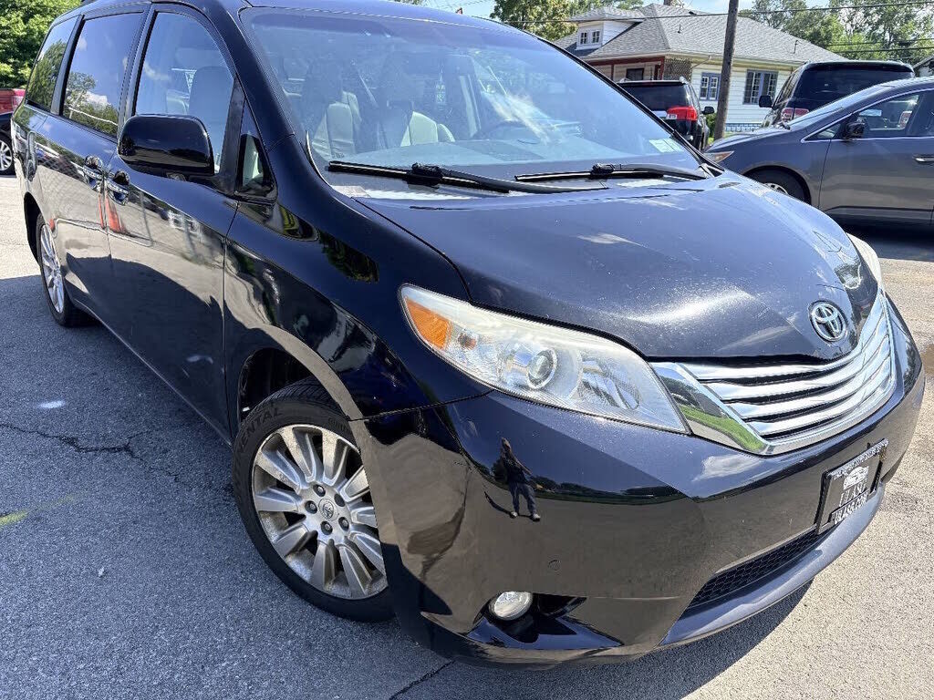 2012 TOYOTA Sienna