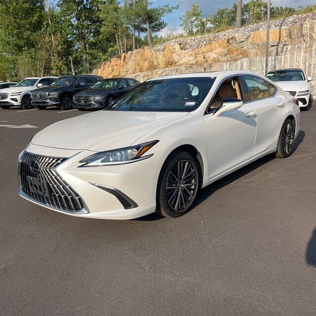 2025 LEXUS ES