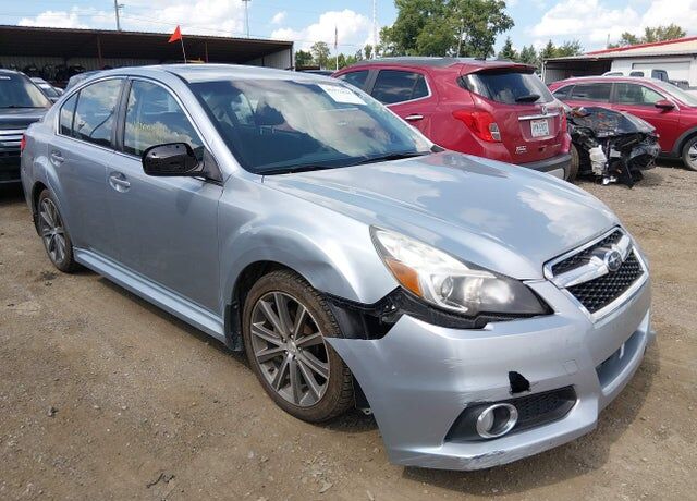 2013 SUBARU Legacy